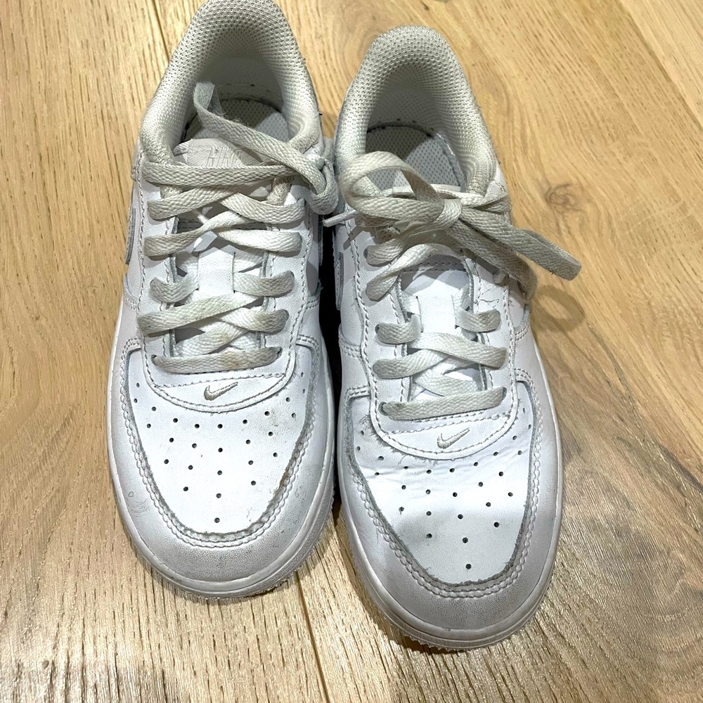 Little girls Nike sneaker